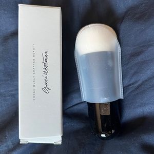 Westman Atelier Vital skin drops blending brush